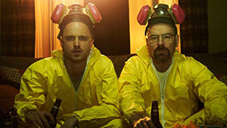 Aaron Paul and Bryan Cranstopn cooking meth.